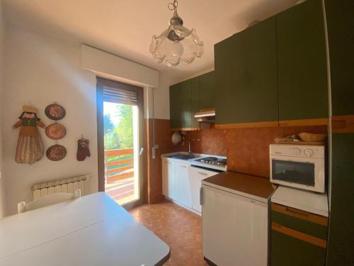 Kuchyň nebo kuchyňský kout v ubytování The Bros Chalet - 5 minuti a piedi dal centro di Asiago