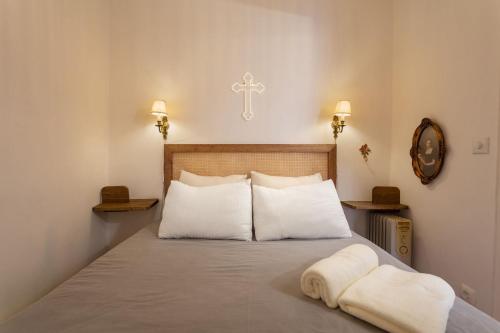 Romantic Alfama Balcony Apartment - 10 minutes from Terreiro do Paço