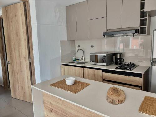a kitchen with a counter top with a microwave at Comfy Loft near El Tesoro MDE OSLO in El Poblado