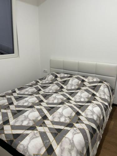 Кровать или кровати в номере Mirror Apartments