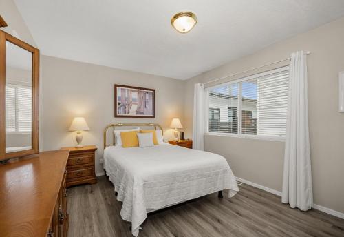 Postel nebo postele na pokoji v ubytování Traveler's Dream, Lake, Trails, Tubbs Hill, Walk to Dtwn