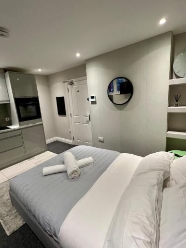 Ένα ή περισσότερα κρεβάτια σε δωμάτιο στο Nottingham Hotspot Studio, Brand New & Modern