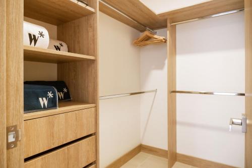 a bathroom with a closet with a glass door at Minimalist 1BR Amazing View in Morros Eos in Cartagena de Indias