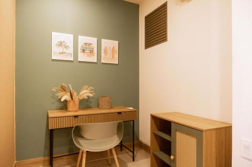 a room with a desk and a chair and a table at Minimalist 1BR Amazing View in Morros Eos in Cartagena de Indias