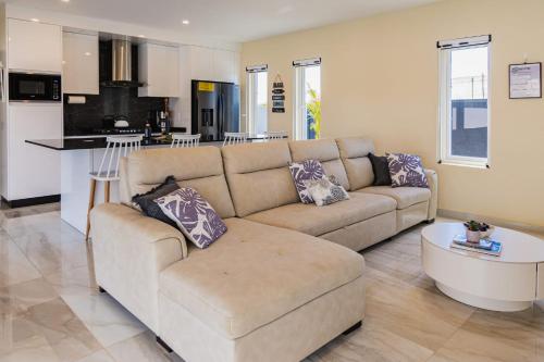 a living room with a couch and a kitchen at Lord's Suites in Cura Cabai