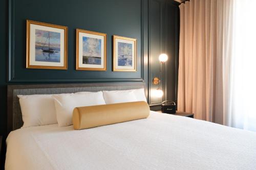 Postel nebo postele na pokoji v ubytování OS Hotel