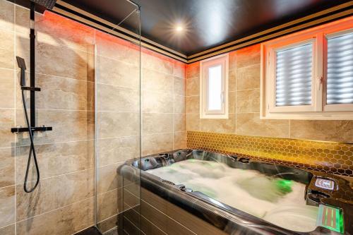Secret SPA Jacuzzi & Cinema