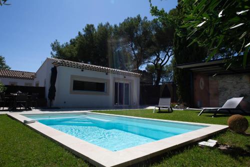 a swimming pool in the yard of a house at Le Moulin in Aix-en-Provence