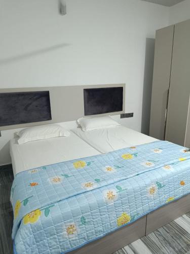 Feeali Buddies Inn
