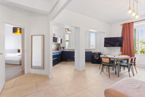 Le Prado - City centre - Spacious - AC