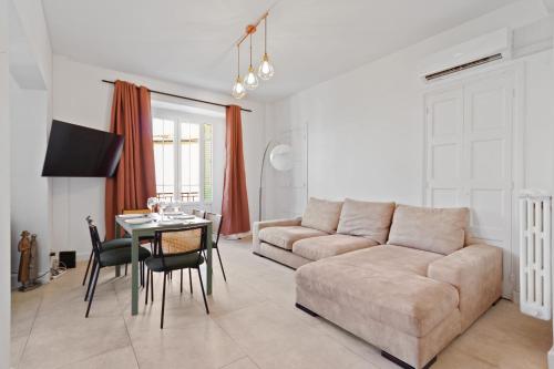 Le Prado - City centre - Spacious - AC