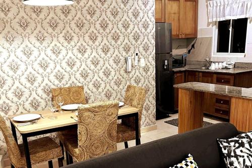 a kitchen with a table and chairs in a kitchen at Burungos Place at Terrazas del Caribe in Ensanche Savica de Mendoza