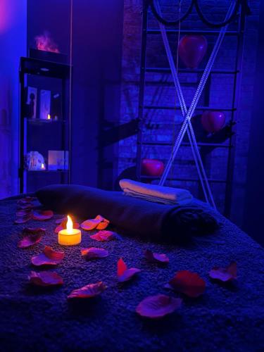 Postel nebo postele na pokoji v ubytování L'alcôve Clisson-Love room- Gîte Romantique-SPA