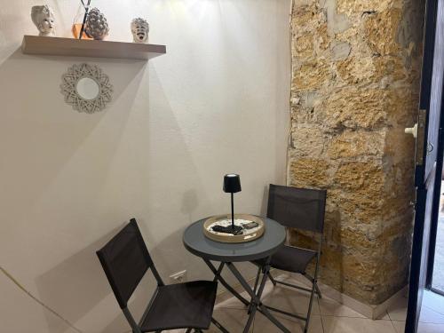a table and chairs in a room with a brick wall at Casa Bastiano in Palermo