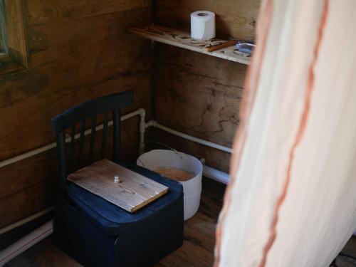 Una cama o camas en una habitación de Mettavasi