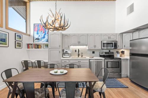 Aspenwood 2 bedroom plus loft J17 photo 3