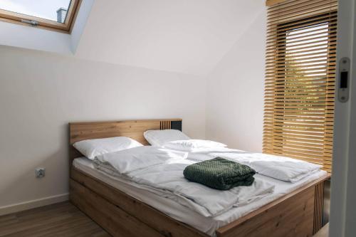 Ένα ή περισσότερα κρεβάτια σε δωμάτιο στο Szumy Villas