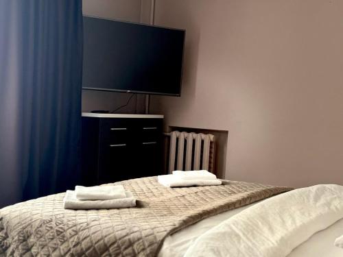 a bedroom with a bed and a flat screen tv at 2 к квартира в Чернівцях проспект Незалежності in Chernivtsi