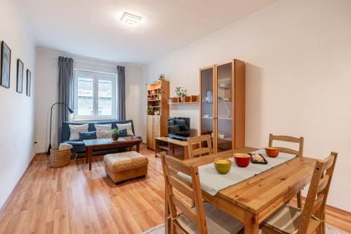 Center Stay 1 Stop to Airport