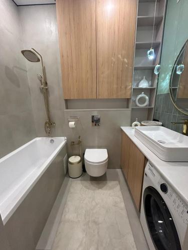 Ένα μπάνιο στο Comfortable apartment in central street