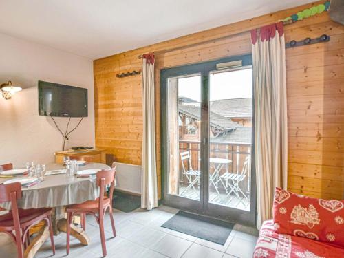 Studio cosy centre-village avec balcon, parking, cuisine équipée