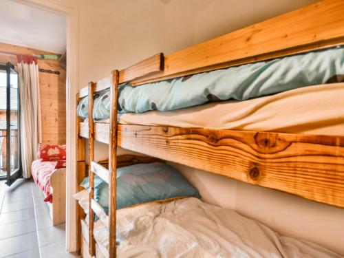 Postel nebo postele na pokoji v ubytování Studio cosy centre-village avec balcon, parking, cuisine équipée - FR-1-685-50