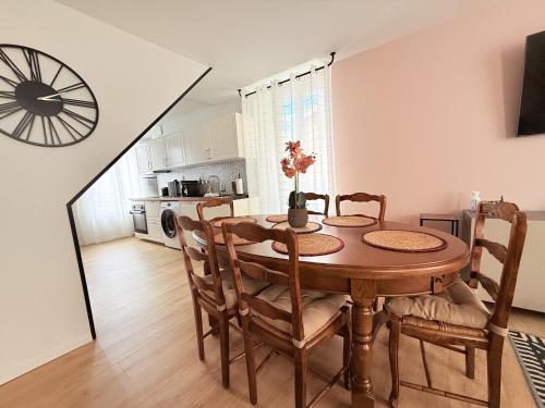 Kuchyň nebo kuchyňský kout v ubytování Vinci Vibes - Maison cool pour des voyageurs cool