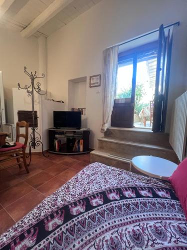 a bedroom with a bed and a window at La Rosa dei Monti Iblei 1 in Ferla