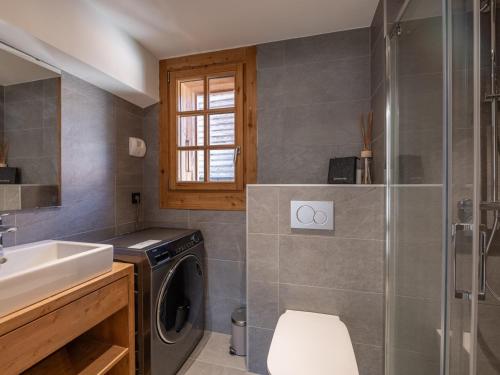 a bathroom with a washing machine and a sink at Chalet de charme rénové, centre Morzine, 4 pers, proche remontées mécaniques, parking inclus - FR-1-754-38 in Morzine