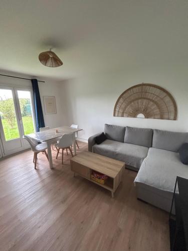 Imagen de la galería de Maison lumineuse, en Chef-Boutonne