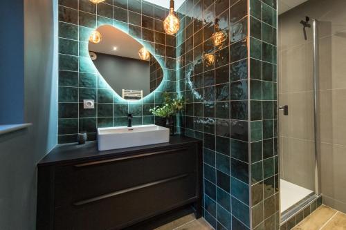 Koupelna v ubytování Legendary ski & cycling 4 to 6 guest getaway