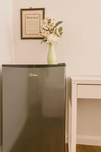 a vase of flowers sitting on top of a television at Coastal Comfort Homestay in Santa Monica in Los Angeles