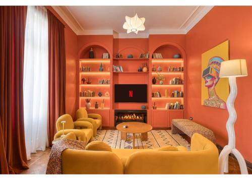 Retro Oasis in the heart of Downtown