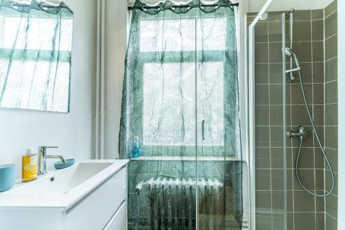 Bilik mandi di L'Holden - 2 beds - Terrace - Wifi - Tram