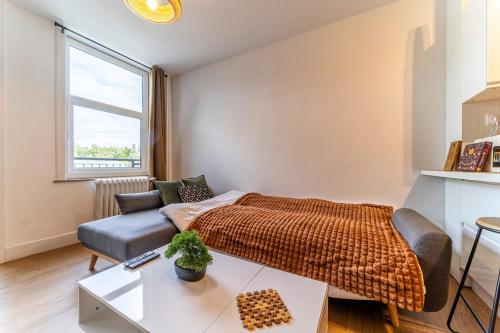 Katil atau katil-katil dalam bilik di L'Holden - 2 beds - Terrace - Wifi - Tram