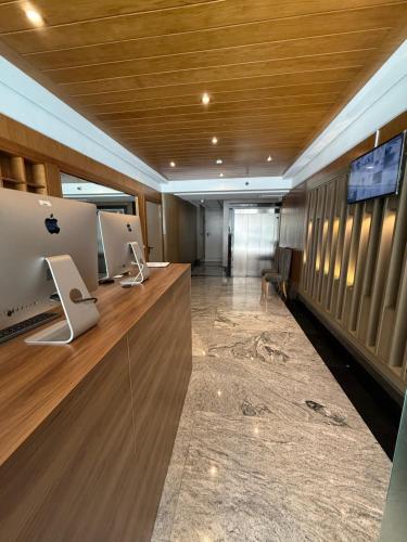 Uma televisão e/ou sistema de entretenimento em Marina sweet