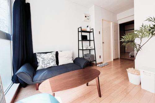 Χώρος καθιστικού στο Vacation Rental -裏路地- 202 青い部屋 古馬場町