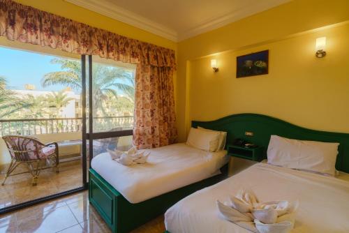 Ένα ή περισσότερα κρεβάτια σε δωμάτιο στο Geisum beach hotel