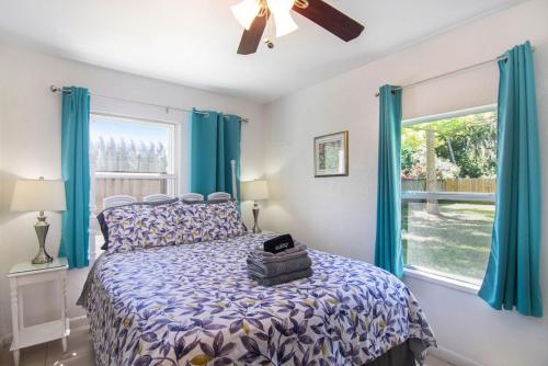 Voodi või voodid majutusasutuse Central Cozy Cottage - Cove toas