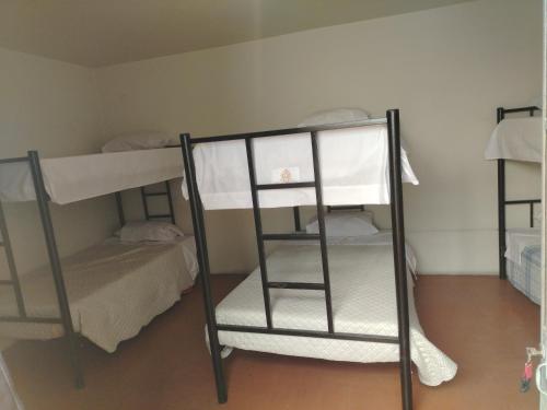 two bunk beds in a small room with a room at La casona de margot in Arequipa