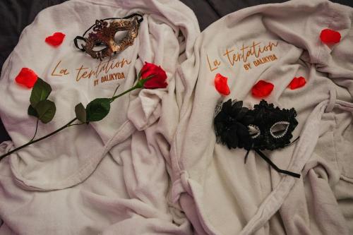 a sweatshirt with roses and a mask on it at Dalikyda La Tentation Jacuzzi Cinéma élégant in Le Havre