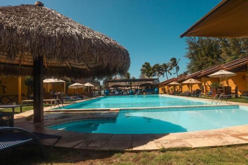 Hotel Velejar Cumbucoの敷地内または近くにあるプール