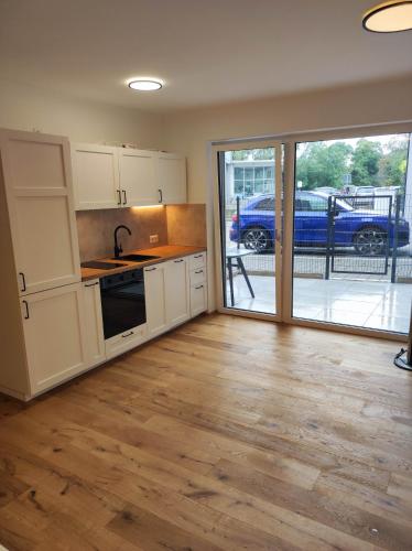 Exklusives Studio gegenüber der Uno-City und Kaiserwasser