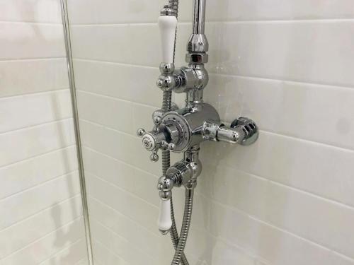 Vannituba majutusasutuses #60 Peak District 3BR 3 Bath Cottage wParking