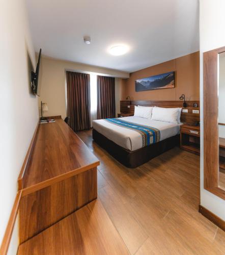 Postel nebo postele na pokoji v ubytování Cordillera Hotel