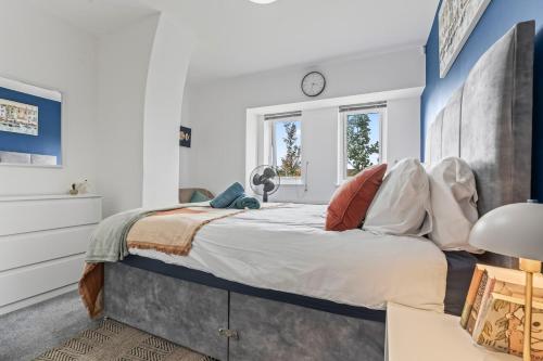 Postel nebo postele na pokoji v ubytování #63 Cozy Apartment at Silk Works