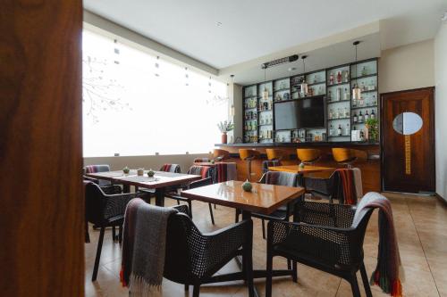 TV a/nebo společenská místnost v ubytování Cordillera Hotel