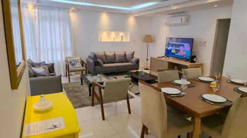 TV a/nebo společenská místnost v ubytování Apartamento pé na areia inteiro-4 quartos 3 cama casal ,4 camas solteiro-3 salas cozinha