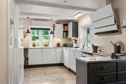 Kuchyň nebo kuchyňský kout v ubytování Historical Bullfinch Cottage - Amazing Day Trips!