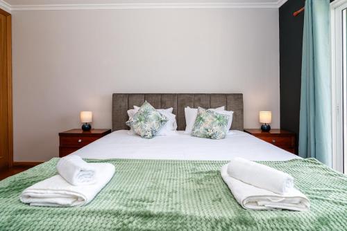 Ένα ή περισσότερα κρεβάτια σε δωμάτιο στο Sun & Ocean view apartment